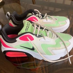 Nike sneakers 8.5 like new